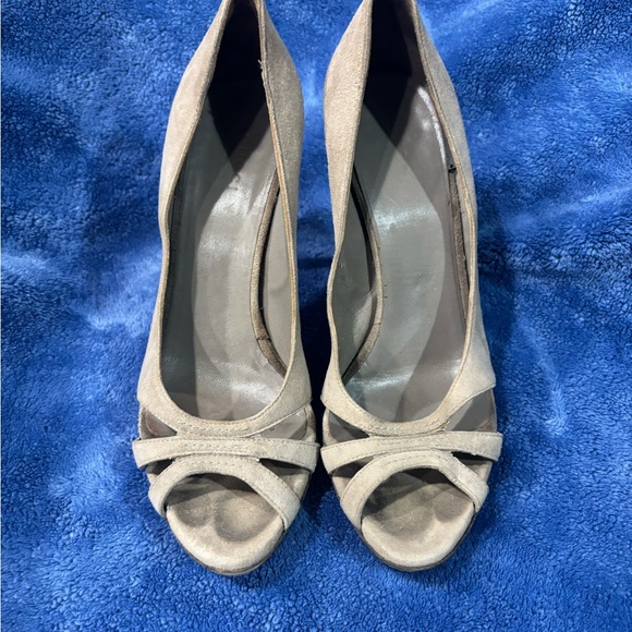 Gucci Grey Suede Bamboo Heel Open Toe Pumps - Picture 4 of 11